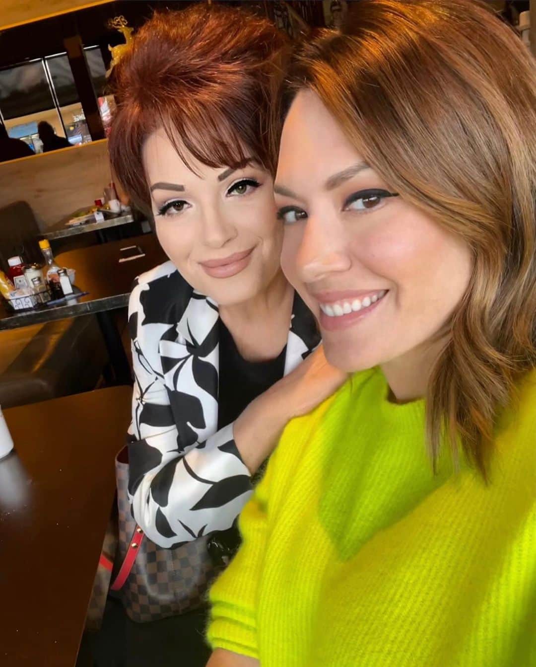 ミッチェル・コリンズさんのインスタグラム写真 - (ミッチェル・コリンズInstagram)「Big day tomorrow! My mom Judy (left, lightly filtered by request) and I are dropping a FREE mom ep of @themichcollshow first thing in the morning. Things get extremely heated over some insane celeb lookalike suggestions. You’ll love. Drop your email at patreon.com/michcoll and get a reminder at 8AM when it’s out!! #yassifiedtomaintainanonymity」4月7日 6時38分 - michcoll