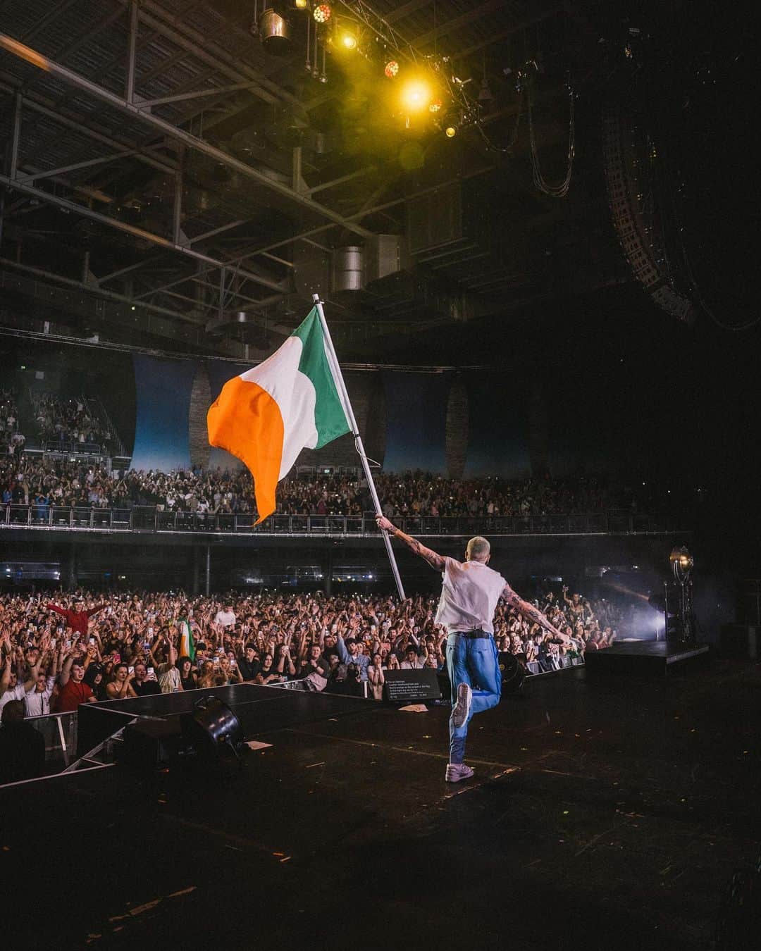 マックルモアーさんのインスタグラム写真 - (マックルモアーInstagram)「🇮🇪💚…. Thank you Ireland.  Legends」4月7日 7時30分 - macklemore