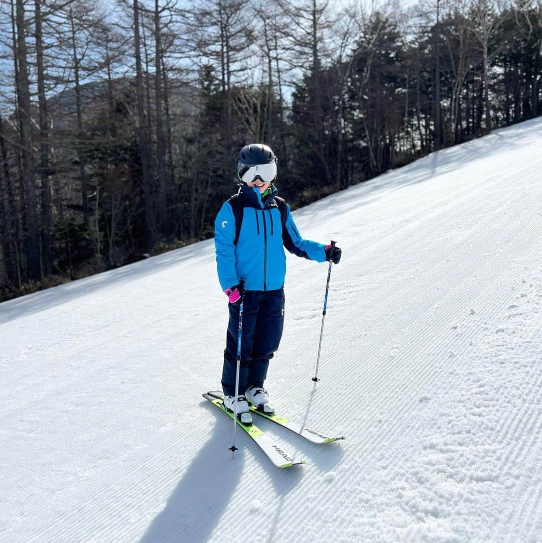 yukiさんのインスタグラム写真 - (yukiInstagram)「おはようございます。  春スキーは、真冬とはまた違った雪質で 滑りやすい、上達しやすい、体が動かしやすい！  なにしろお天気が良い日は ポッカポカでとっても楽しいのです⛷  わたしもみるかも、 今シーズンはたくさんスキーできました。  #スキーで心を豊かに  #スポーツから学ぶ大切なこと  #がんばれとがんばらないでの狭間」4月7日 7時32分 - milkayuki