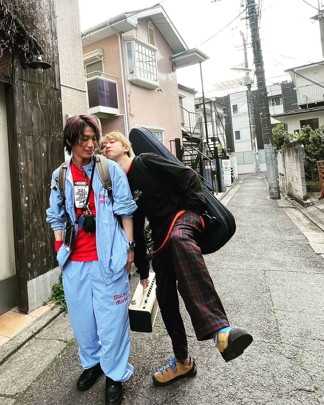 あきらかにあきらのインスタグラム：「ライブはしばらく空くけど毎日ベースと一緒😎 @onotkm3」