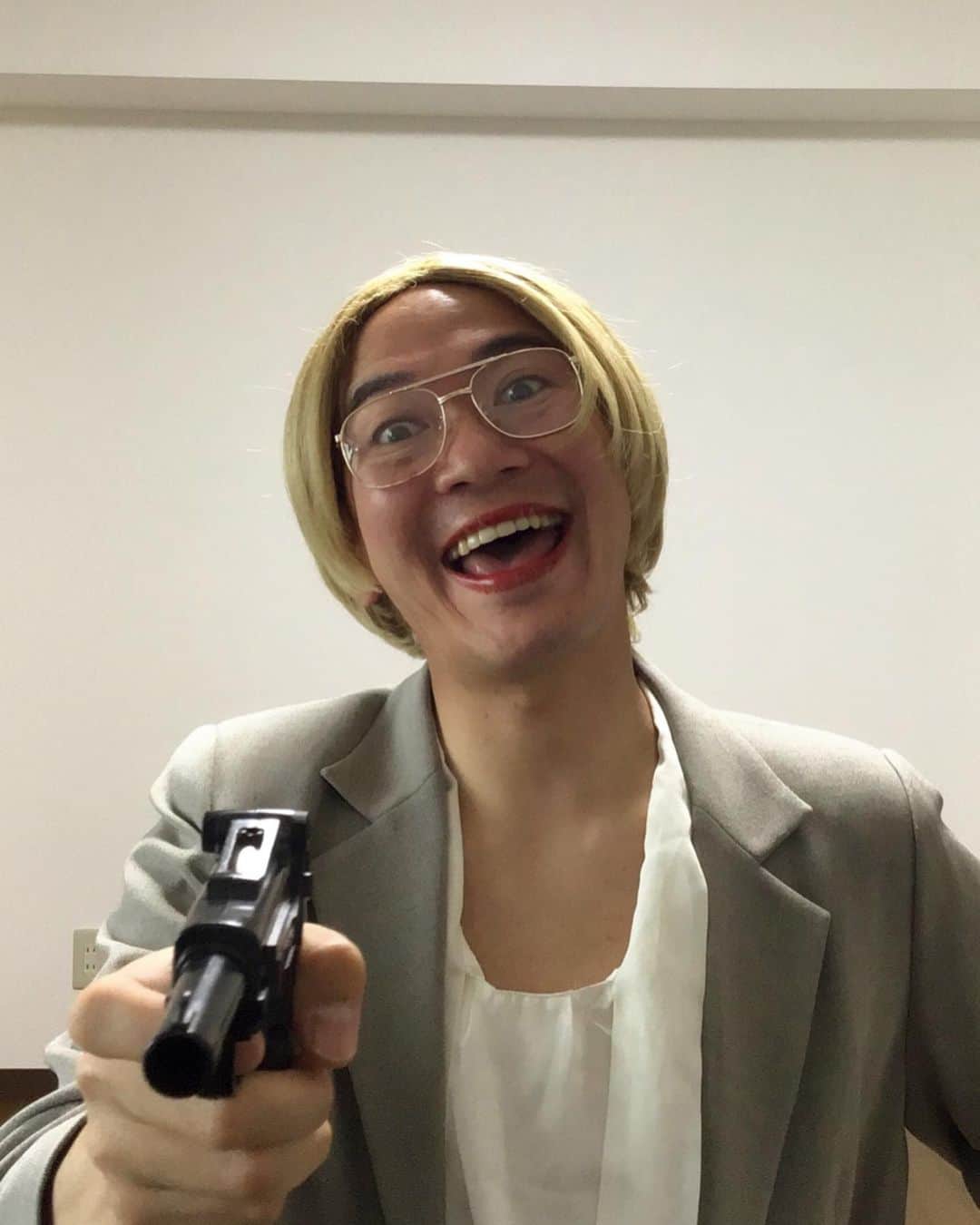 中西亮太さんのインスタグラム写真 - (中西亮太Instagram)「名探偵コナンで、平次と和葉を屋根裏部屋に監禁してたオバハン。 #伊藤美沙里  #名前だけ可愛い  #ダイナマイトボディ  #ミスドの食べ放題大好き  #松屋の定食絶対特盛にするタイプ  #パーソナルジム2日で辞めてた  #パワハラ上司  #口臭やばい  #目怖すぎ  #猫のいる暮らし  #名探偵コナン  #名探偵コナン好きと繋がりたい  #コナン  #今日の一変化」4月7日 17時00分 - ichihenge