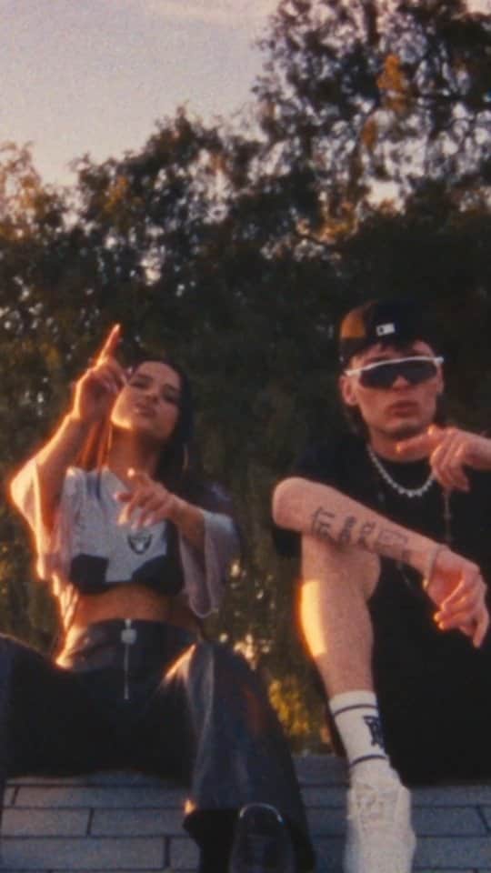 Vevoのインスタグラム：「Following her mambo with El Alfa, @iamBeckyG enters her Regional Mexican era accompanied by corrido tumbao sensation @PesoPluma. Check out "Chanel," a California love story gone awry.  ⠀⠀⠀⠀⠀⠀⠀⠀⠀ ▶️ [Link in bio] #BeckyG #PesoPluma」