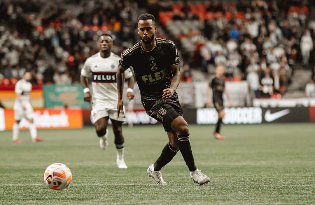 ケリーン・アコスタのインスタグラム：「Great team effort.. onto the next 💪🏾」
