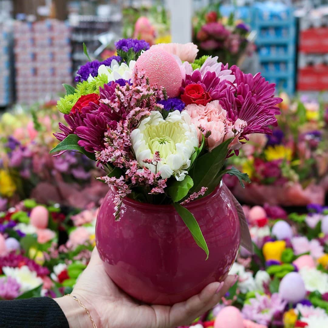Costcoさんのインスタグラム写真 - (CostcoInstagram)「Easter floral arrangements and bouquets are in! 💐  Available at Costco warehouses: Easter Floral Arrangements and Bouquets」4月7日 8時22分 - costco
