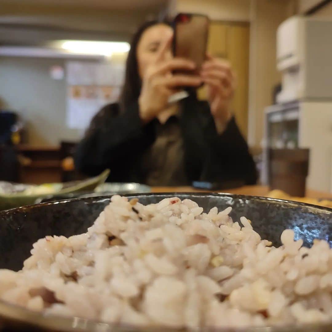 KEIのインスタグラム：「#インスタおじさん飯  ご飯からおじさんにピントが合う奴〜♪」