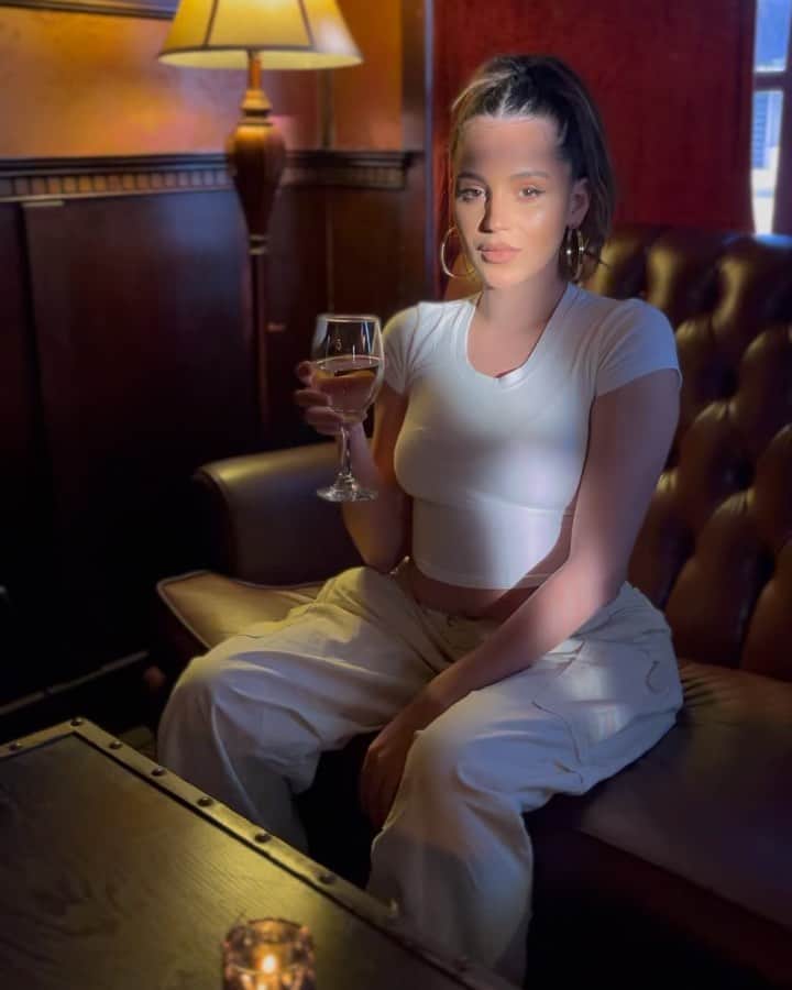 Val Mercadoのインスタグラム：「The glass is half full 🫶🏼💙」