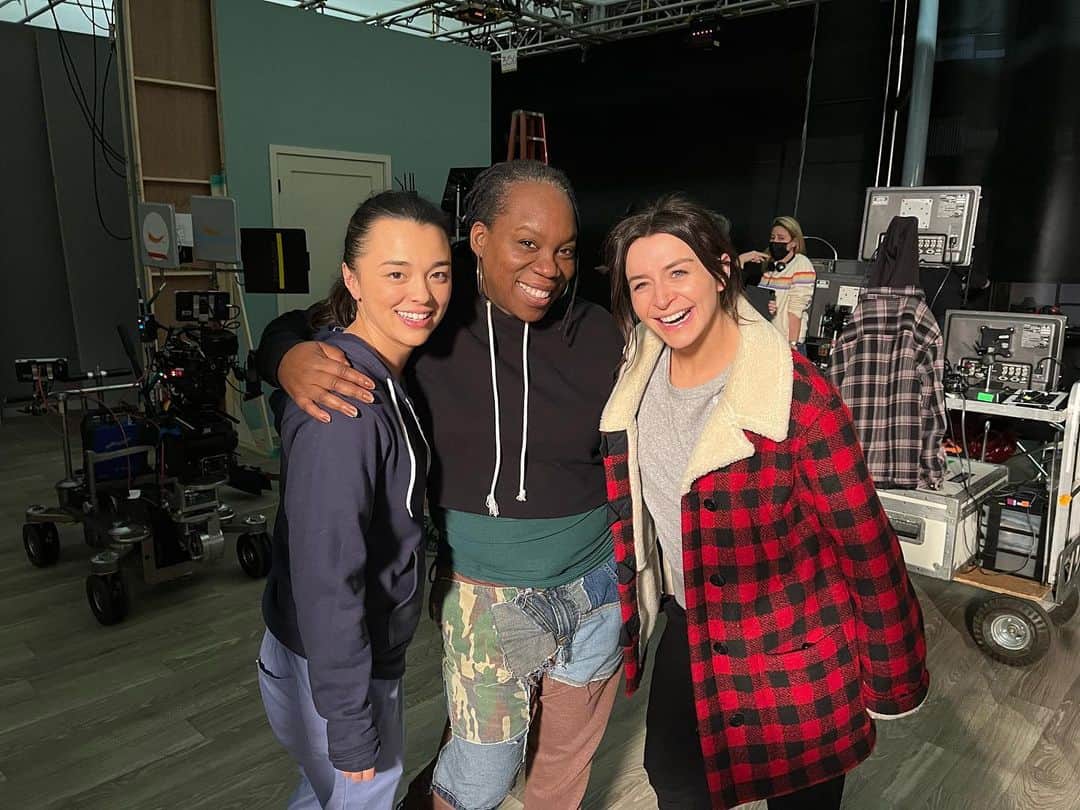 カテリーナ・スコーソンのインスタグラム：「One of our fantastic new directors, @morenikejoela and @midoriglory and me! 🌻❤️」