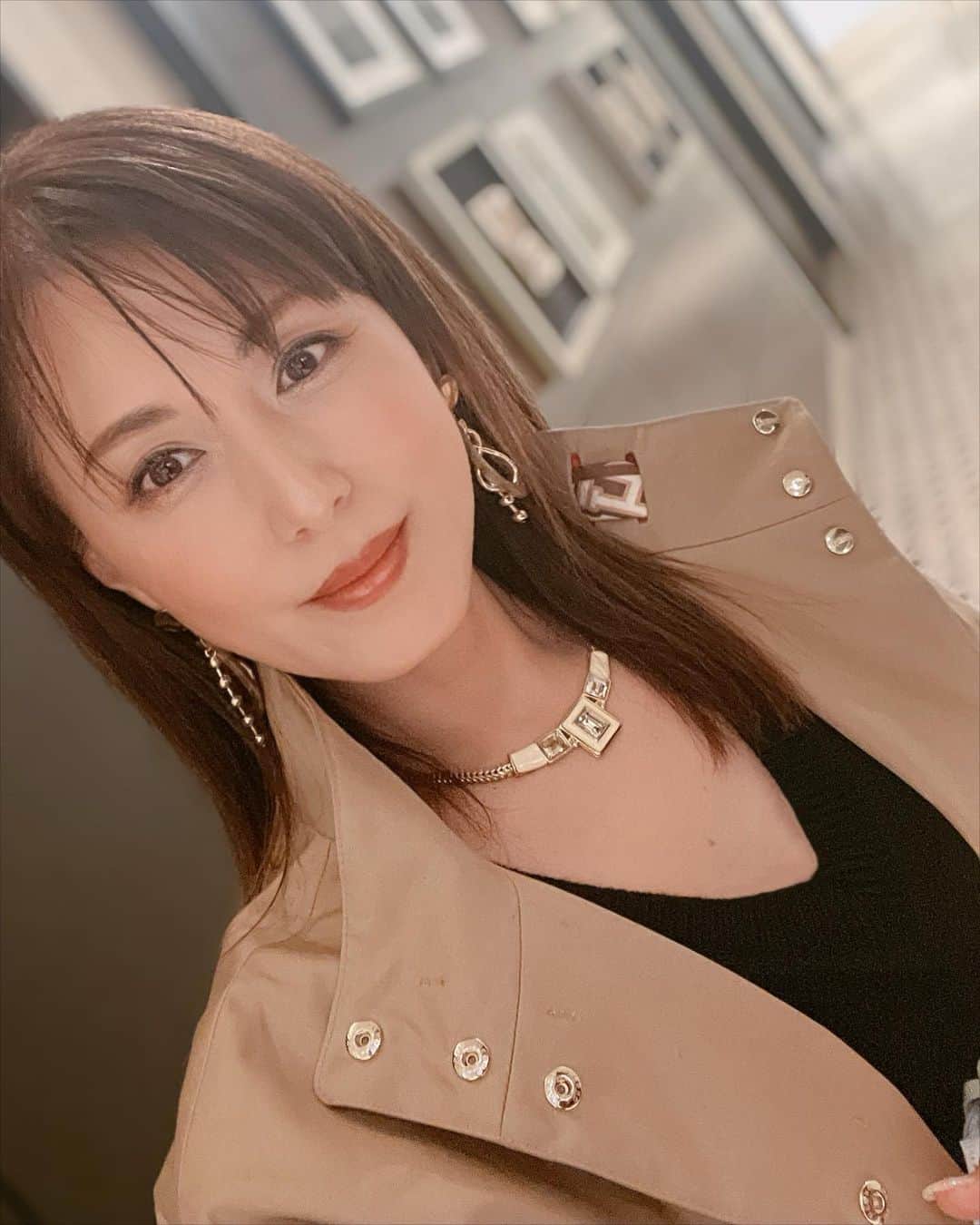Yuuのインスタグラム：「♡ おはようございます  大雨の金曜日☔️  頭痛持ちアルアルなのですが 気圧の変化と満月が苦手  一昨日の夜から😵‍💫 完全にノックアウトされてしまいました  さて今週末は 那須川天心くんのボクシングデビュー戦🥊  神童の更なる進化を楽しみにしています  皆様も体調に気をつけて 素敵な週末をお過ごしくださいね  Have a nice weekend ❤️  🦋悠々凜々🦋  #笑うかどには福来たる #around50 #今日1日を大切に　 #アラフィフ　 #大人女子 #セルフィー #smile  #selfy   いつも沢山の👍いいね📝&コメント 本当にありがとうございます  とても癒されてます💓」