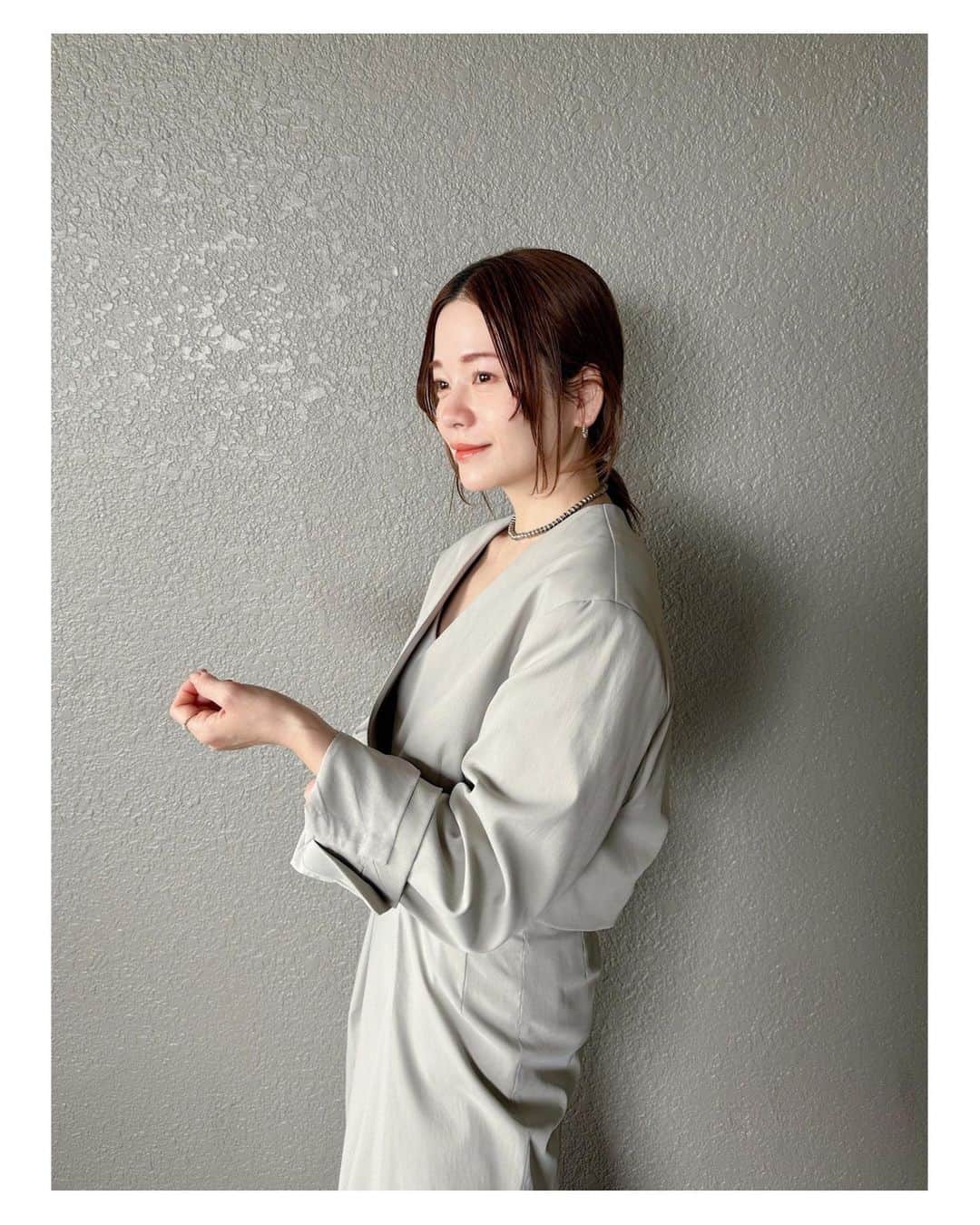 高山直子さんのインスタグラム写真 - (高山直子Instagram)「今日はディレクションを務める仕事の撮影からの〜夜は素敵なレストランへ🍴 なのでお気に入りのセットアップが気分。 ジャケットの中にはあのキャミをin🫶🏻チラ見えしても可愛い。 アイテムはタグ付けしてます🏷  #きょうのふく」4月7日 9時40分 - nao_70koro