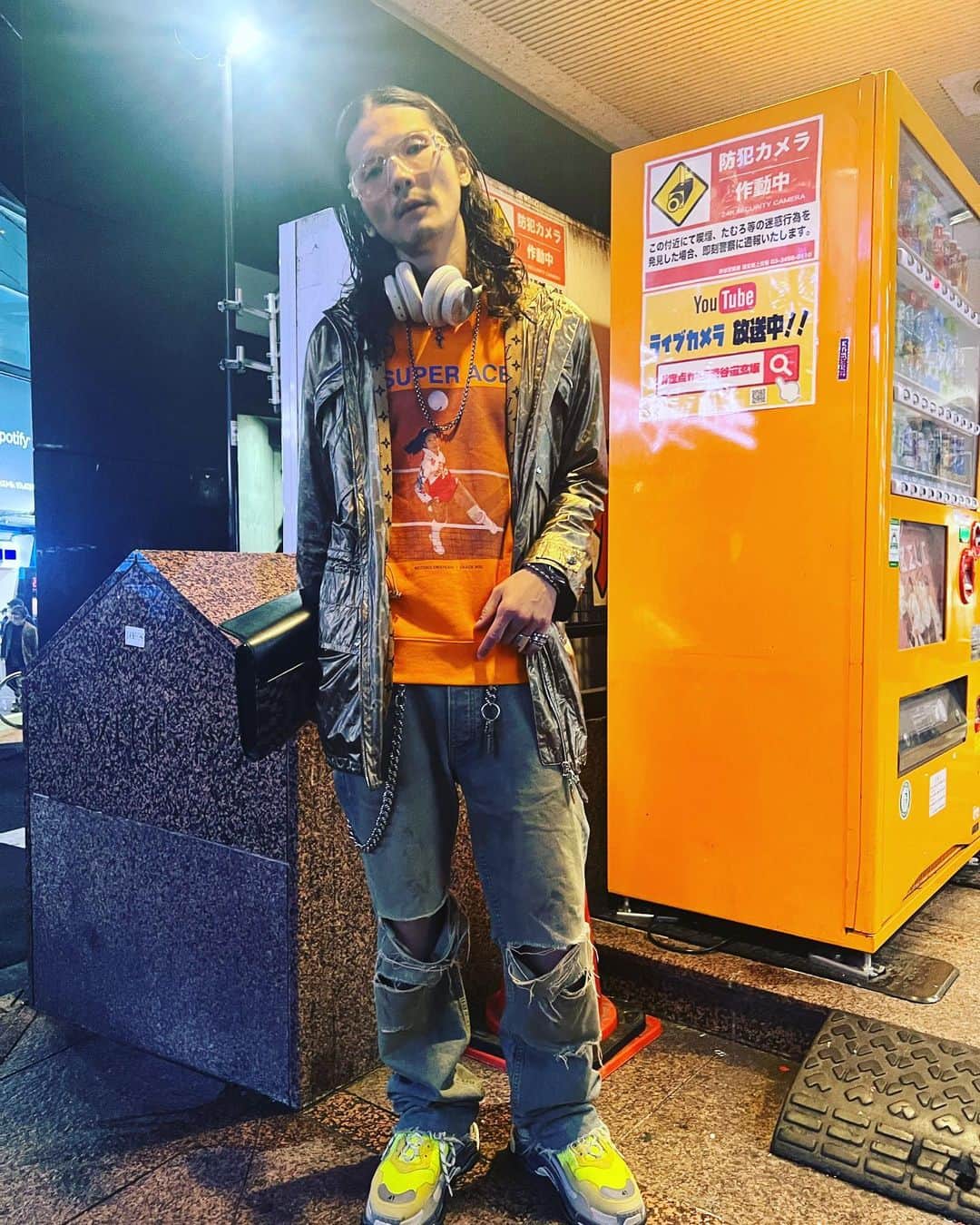 庄村聡泰のインスタグラム：「#サトヤスタイリング 眼 #cazal  上 #louisvuitton  中 #snackngl  下 #古着 靴 #balenciaga 銀 #chromehearts  鞄 #gucci  観 #blackcountrynewroad   俺の素子がブラックカントリーニューロードを観てきたんだってよ  素子楽しそうだったよ」