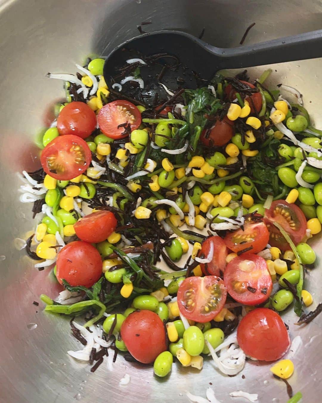 yukaさんのインスタグラム写真 - (yukaInstagram)「枝豆サラダ🥗  枝豆とコーンとジャコがベースでお好みでトマトや葉物を入れてもOK🙆‍♀️  私はオリーブオイルと塩か 白だしで味付けしてるよー✨♡   #サラダ  #簡単レシピ」4月7日 9時56分 - yuka_new_world