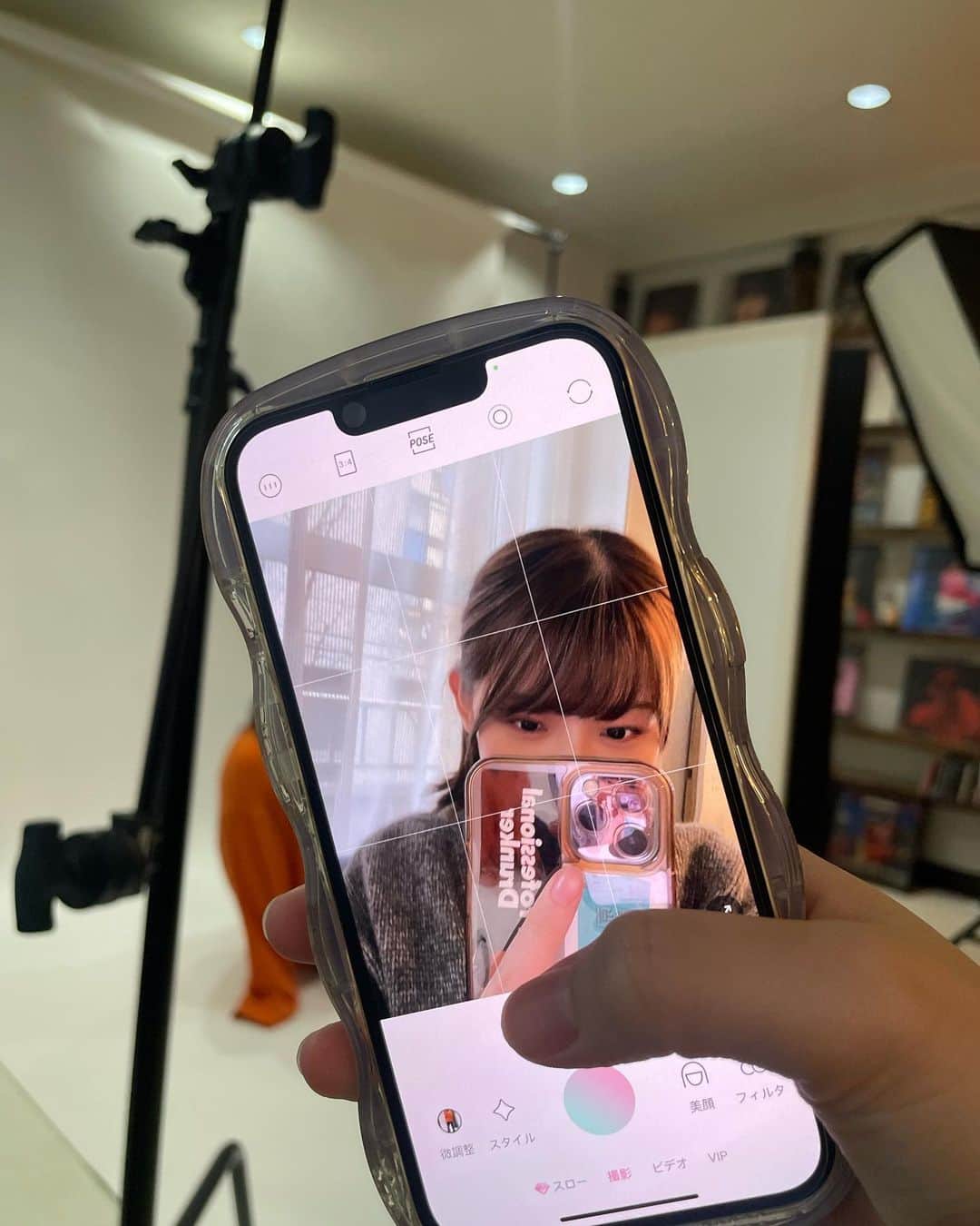 井上志帆子さんのインスタグラム写真 - (井上志帆子Instagram)「. #控えめに言って崖野は殺した方がいい  稽古始まりました。 知ってる人も初めましてもたくさんで 緊張してたけど 初日の稽古終わる頃にはその緊張もなくなって 割とありのままで人と接せてれました！ 本番は5月9日〜  チケットは明日の10時から発売されます！ 是非皆様、劇場に見に来てください。 画像のQRコードアクセスしてね！ 私はAチームです✌🏽 チケット買いたい方で、買い方など分からなかったらDMで聞いてください😀  #控えめ崖野#崖殺#舞台#福岡」4月7日 20時58分 - shiriko0316