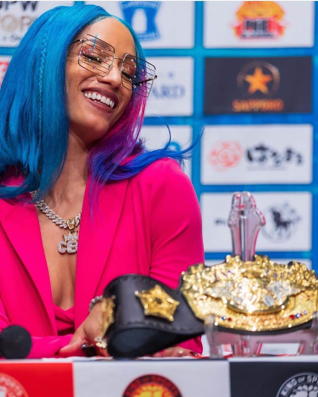 サシャ・バンクスさんのインスタグラム写真 - (サシャ・バンクスInstagram)「I bet you trippin' cause I got you weak. #theceo #iwgpwomenschampion」4月7日 20時51分 - themercedesvarnado