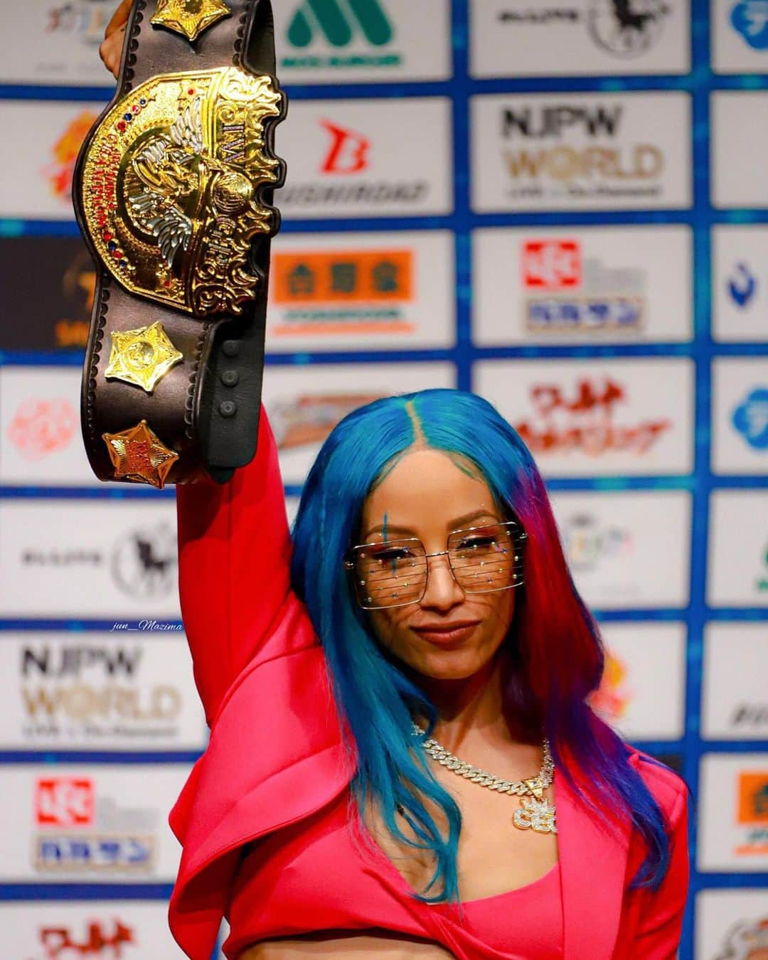 サシャ・バンクスさんのインスタグラム写真 - (サシャ・バンクスInstagram)「I bet you trippin' cause I got you weak. #theceo #iwgpwomenschampion」4月7日 20時51分 - themercedesvarnado