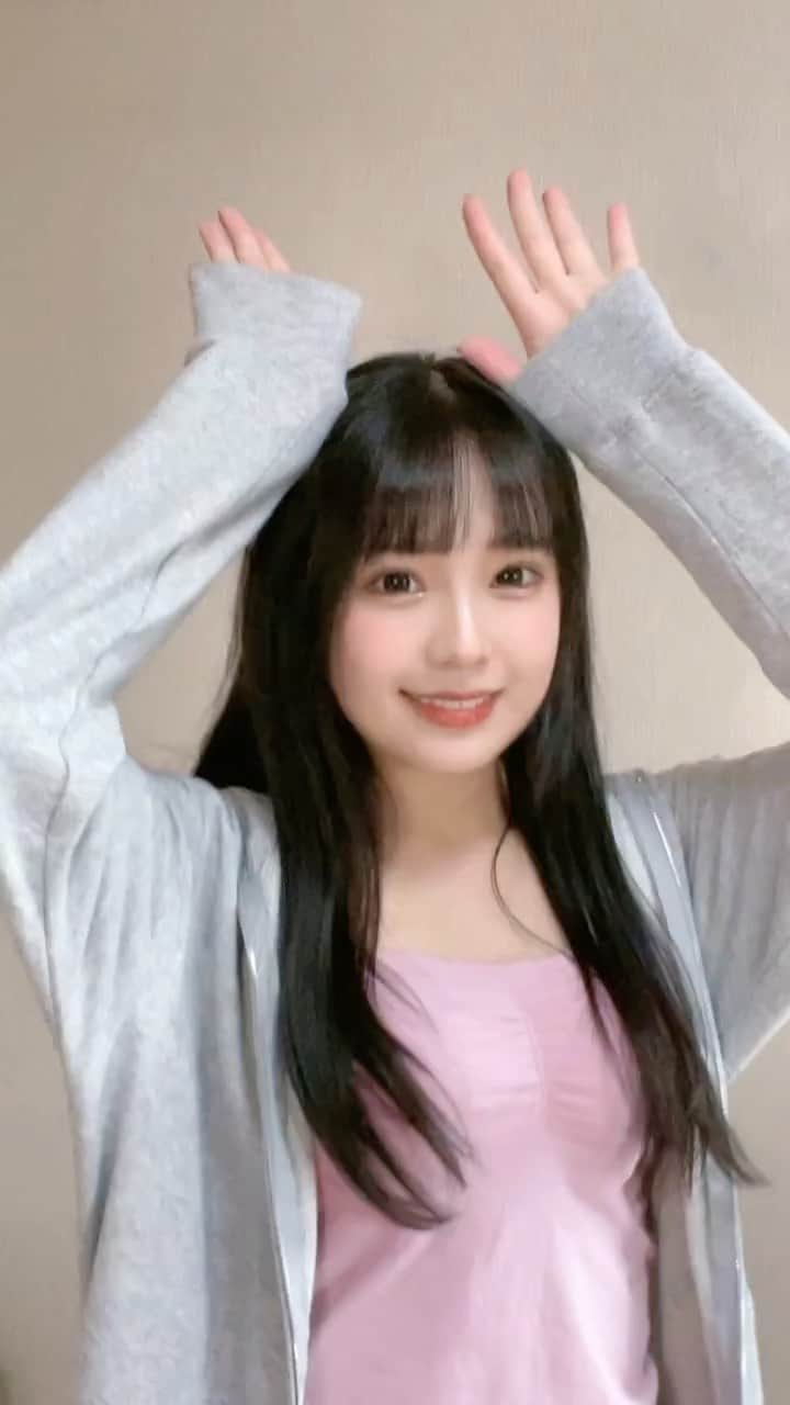 【TikTok】高校生エンタメ研究所のインスタグラム：「05世代JK👼 ⁡ ぺっぱーちゃんです🎶 ⁡ なつきちゃんかな？ ⁡ 日に日に可愛くなってくなー🥰 ⁡ 艶やかな黒髪が 素晴らしく似合う 清楚系の女の子🚺 ⁡ 可憐で上品、優美なわけです✩ ⁡ ぜひ違う系統も見てみたいとの リクエスト多数✨ ⁡ 【本日のモデルさん】 @pep__gram  ⁡ TikTok ⇒ ぶらっくぺっぱー（18） ⁡ いつもご覧頂き ありがとうございます😌 ⁡ 国民の皆さまが推してる 高校生をご紹介させて 頂いてます☆ ⁡ リール投稿は総選挙スタイル、 DM投票制で 選出させて頂いてます。 ⁡ なので 『今、日本一モテてる高校生』 をリアルに掲載している メディアとなっています👼 ⁡ 全国の芸能事務所 各メディア、各雑誌の編集部 レコード会社も含めた プロデューサーの方々と 提携しています！ ⁡ 次世代スター発掘などにも 貢献できれば光栄です。 ⁡ ⁡ 〜運営からのお願い〜 ⁡ いいね！お気に入りボタン！ ポチッとして頂けると嬉しいです👍 ⁡ また、投稿の下にある 飛行機マークを押してシェアして いただけると喜びますっ‪⸜‪‪☺︎‬⸝‬‪‪ ⁡ 初めましての方は フォローよろしくです！😘 ⁡ #jk #jkブランド #高校生 #女子高生 #可愛い女の子  #清楚系女子  #tiktok #ダンス動画 #ティックトック #てぃっくとっく #ティックトッカー #美少女 #美少女図鑑 #tiktokjapan  #japaneseidols #japanesehighschoolgirl #japanesetiktok  #japanesegirl」