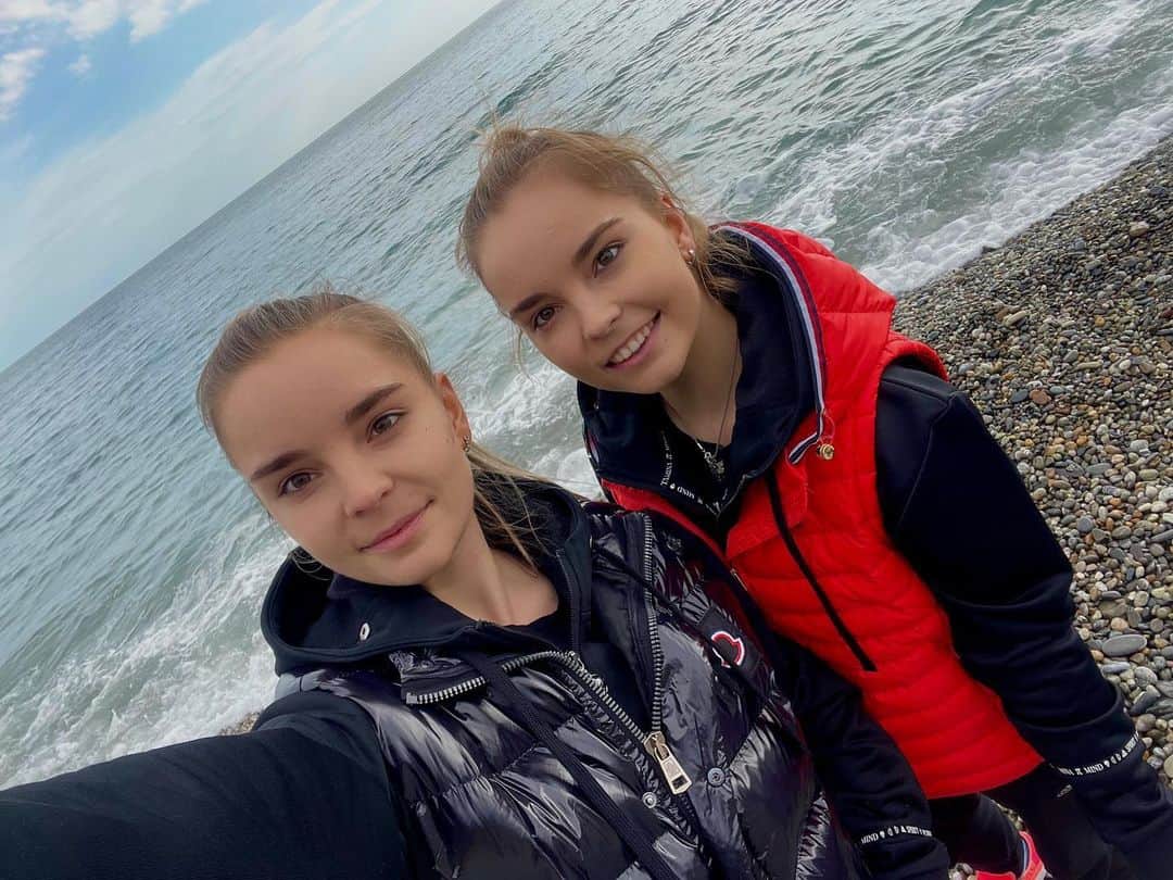 のインスタグラム：「Просто мы🤗 в Сочи❤️」