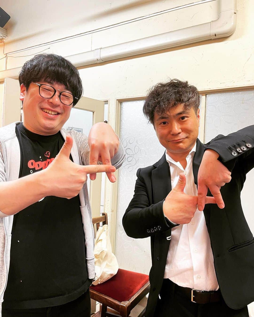 杉本知香さんのインスタグラム写真 - (杉本知香Instagram)「大谷翔平さんと同じ193cmの浅井くんと 172cmのコバさん😆 164cmの向くんと158cmの入江くん😆  #中目黒美容室 #ケンドーコバヤシ#ケンコバ #バケモン先生#浅井優#大谷翔平 と同じ身長 #カラテカ入江#ピカピカ #天津向#天津#オタク界のカリスマ」4月7日 20時53分 - sugimotoc