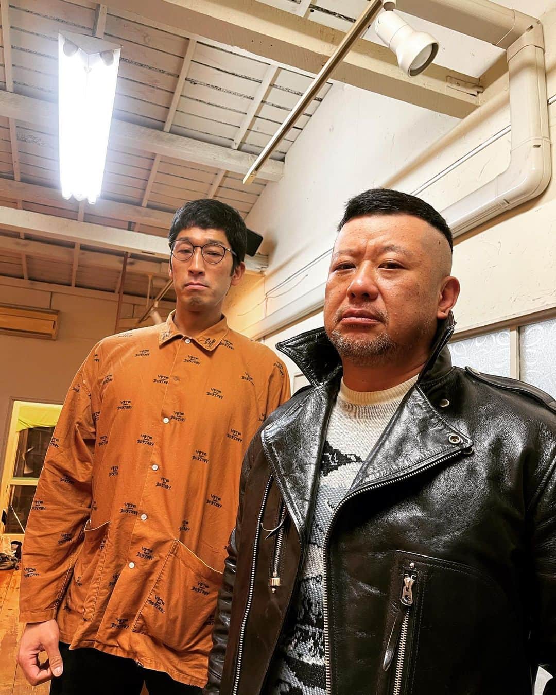 杉本知香さんのインスタグラム写真 - (杉本知香Instagram)「大谷翔平さんと同じ193cmの浅井くんと 172cmのコバさん😆 164cmの向くんと158cmの入江くん😆  #中目黒美容室 #ケンドーコバヤシ#ケンコバ #バケモン先生#浅井優#大谷翔平 と同じ身長 #カラテカ入江#ピカピカ #天津向#天津#オタク界のカリスマ」4月7日 20時53分 - sugimotoc
