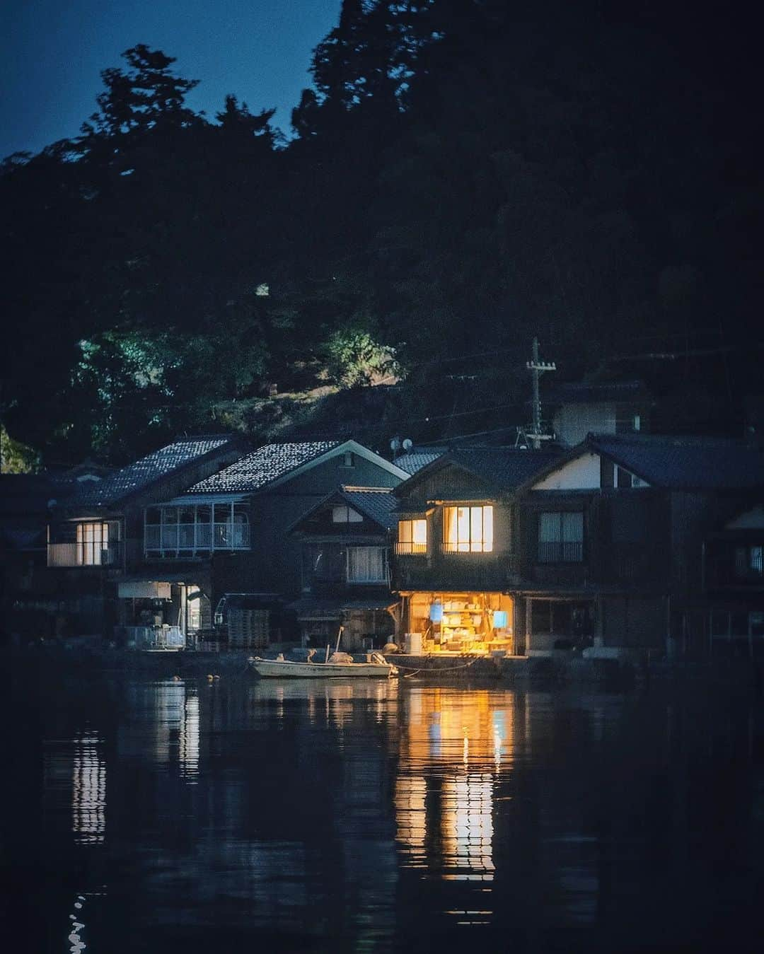 Berlin Tokyoさんのインスタグラム写真 - (Berlin TokyoInstagram)「A Cherry blossom tree gently illuminate the night of a traditional fishing town. . . . #hellofrom kyoto #japan」4月7日 20時54分 - tokio_kid