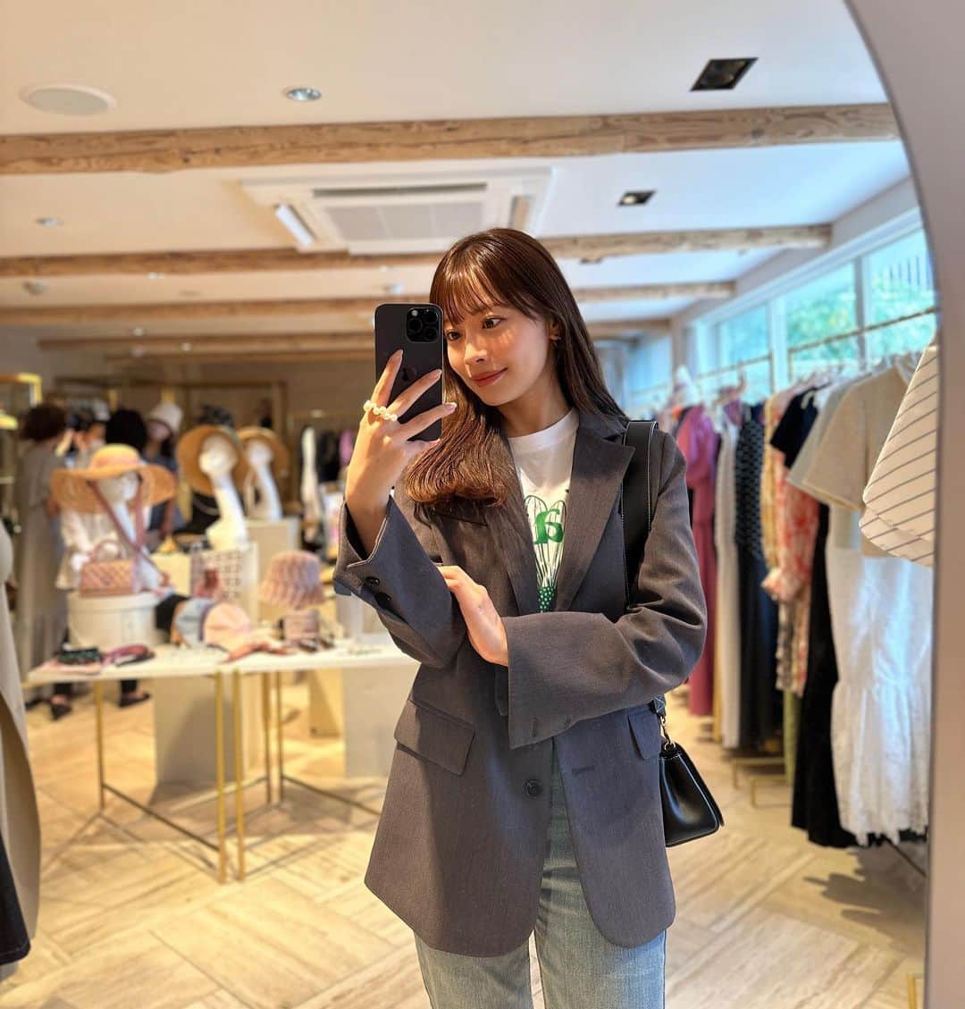高木由梨奈のインスタグラム：「展示会🫶たくさん可愛いもの注文したよ〜🛍✨ またLOOK BOOKでも紹介する👒♡  @allu_official.jp  @_estella.k_  @chapeaud_o  #骨格ストレート #ootd #今日のコーデ」