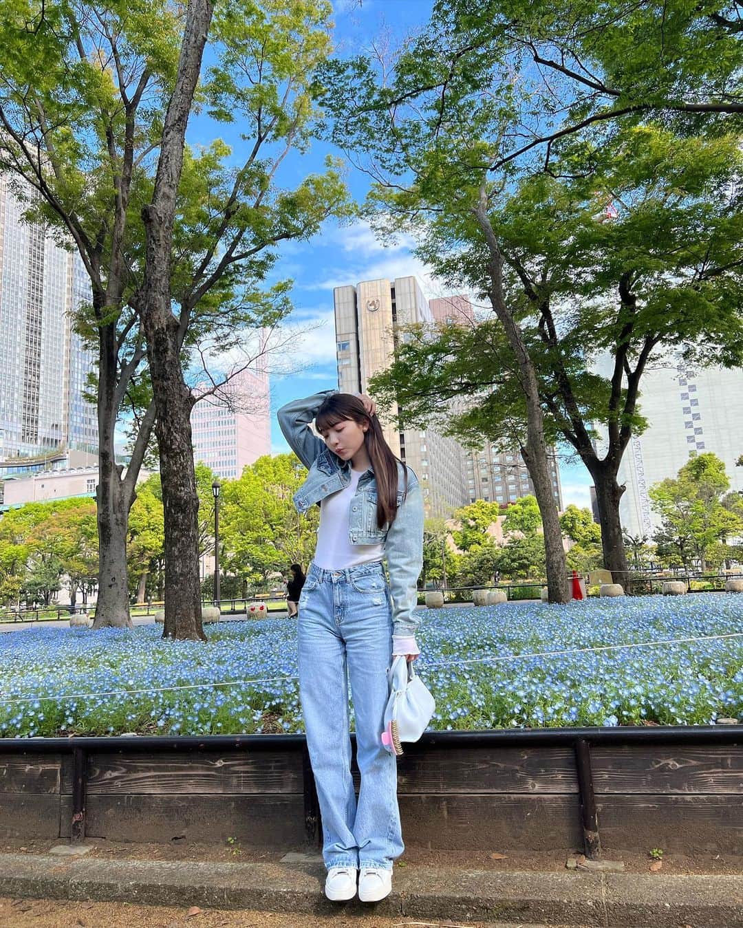 のインスタグラム：「昨年見に行きたかったけど行けなかったネモフィラ見に行けた念願♡みゅと＾＾  #サクラノシフク」
