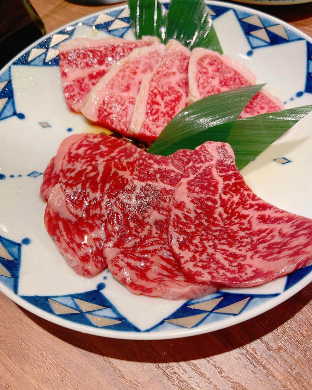 いけながあいみさんのインスタグラム写真 - (いけながあいみInstagram)「焼き肉ディナー🥩✨ ・ オープンしたばかりの【酒と焼き肉 ニュートミー】さんへ❣️ ・ 中洲コースを頂きました✨ 鶏、豚、羊、牛の肉、ホルモンと色んなお肉が盛り込まれてるの〜🙌 ・ タレもそれぞれ凝っていて美味しかった😋💕 ・ 名前も面白く エロハラミ、エロタンタンって書いてあって なぜエロがつくのか聞き忘れちゃった🤣笑 ・ 〆もご飯や麺から選べて、私はカルボナーラ風の中華麺をチョイス🍝 初めて食べる味でした😄✨ ・ コースの量も多くて、お腹いっぱいで大満足😊 ・ ご馳走様でしたー♡  📍東京都渋谷区恵比寿南1-1-3 1F 📞 03 5708 5129 🚃 恵比寿駅西口より徒歩1分  #恵比寿居酒屋 #恵比寿ごはん #恵比寿ディナー  #居酒屋デート #飲み会 #恵比寿焼肉 #恵比寿デート #東京焼肉 #焼肉デート#焼肉グルメ#焼肉 #恵比寿 #肉 #肉料理 #焼き肉」4月7日 19時30分 - aimicat424