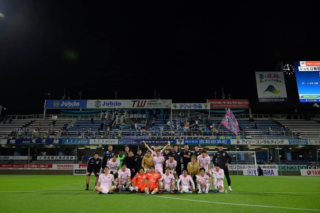 森谷賢太郎のインスタグラム：「ジュビロ磐田戦  平日のナイターにも関わらず、ヤマハスタジアムにお越しくださったみなさん、スカパーで応援してくださった方々、最後まで熱い応援ありがとうございました！ 次の試合でも皆さんと喜び合えるようにしっかりと準備したいと思います。  ジュビロ磐田ファン・サポーターのみなさん。 1年しか在籍していなかったにも関わらず、温かく迎え入れてくださり、ありがとうございました！ とても幸せな時間でした。 また会いましょう！  #sagantosu  #jubilo」