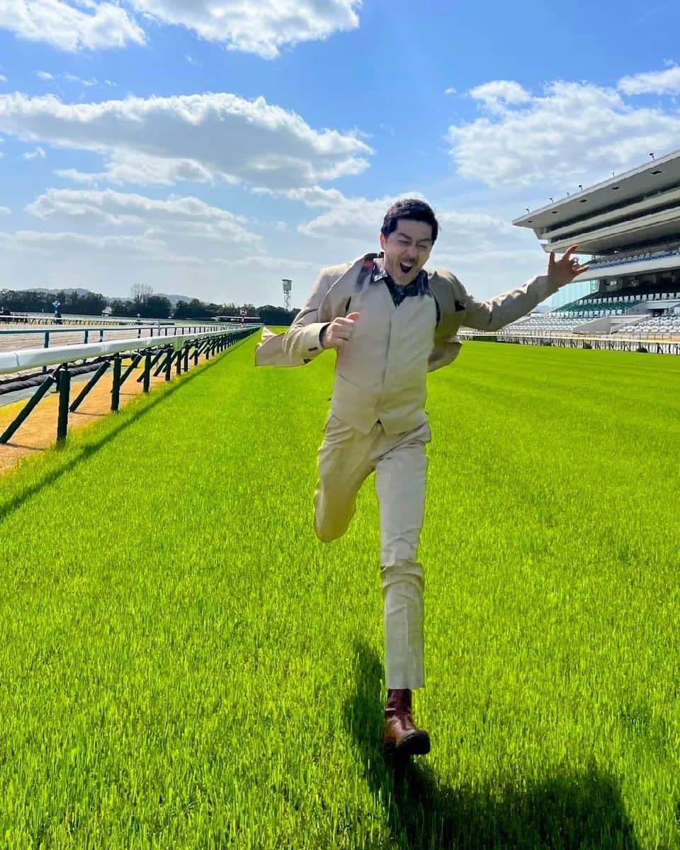 谷中敦さんのインスタグラム写真 - (谷中敦Instagram)「もう既に何度か京都競馬場に足を運んでますが、素晴らしい規模とスケール感で天井知らずの夢を感じました。馬たちも楽しみでしょうね！#京都競馬場」4月7日 19時40分 - a.yanaka