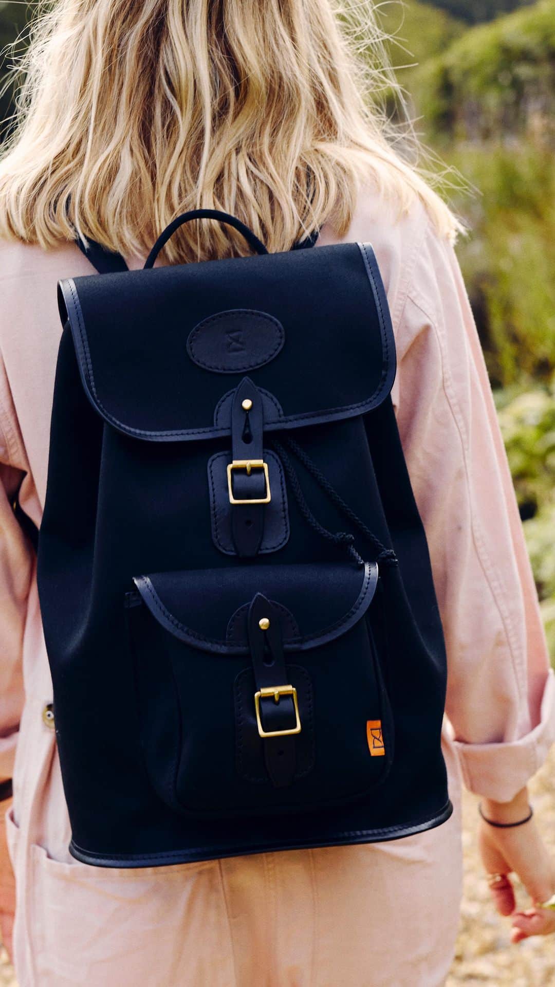 ジョンチャップマンのインスタグラム：「Whether you’re kicking off the long weekend with some time outdoors, or heading into town, Chapman is always by your side.   Wishing everyone a happy and safe bank holiday weekend.   How are you spending yours?」