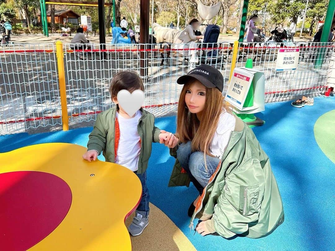 星河るいのインスタグラム：「. . ぴーたんとリンクコーデの日🧡 . . #親子コーデ#リンクコーデ#男の子ママ#1歳」