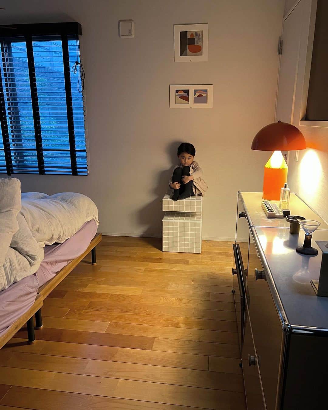 家長晶のインスタグラム：「↪︎いつも愉快で根明なたぴ子だけど、 最近は次男と衝突してよく拗ねる😂 自己主張ができるようになってきた証拠だ🫶」