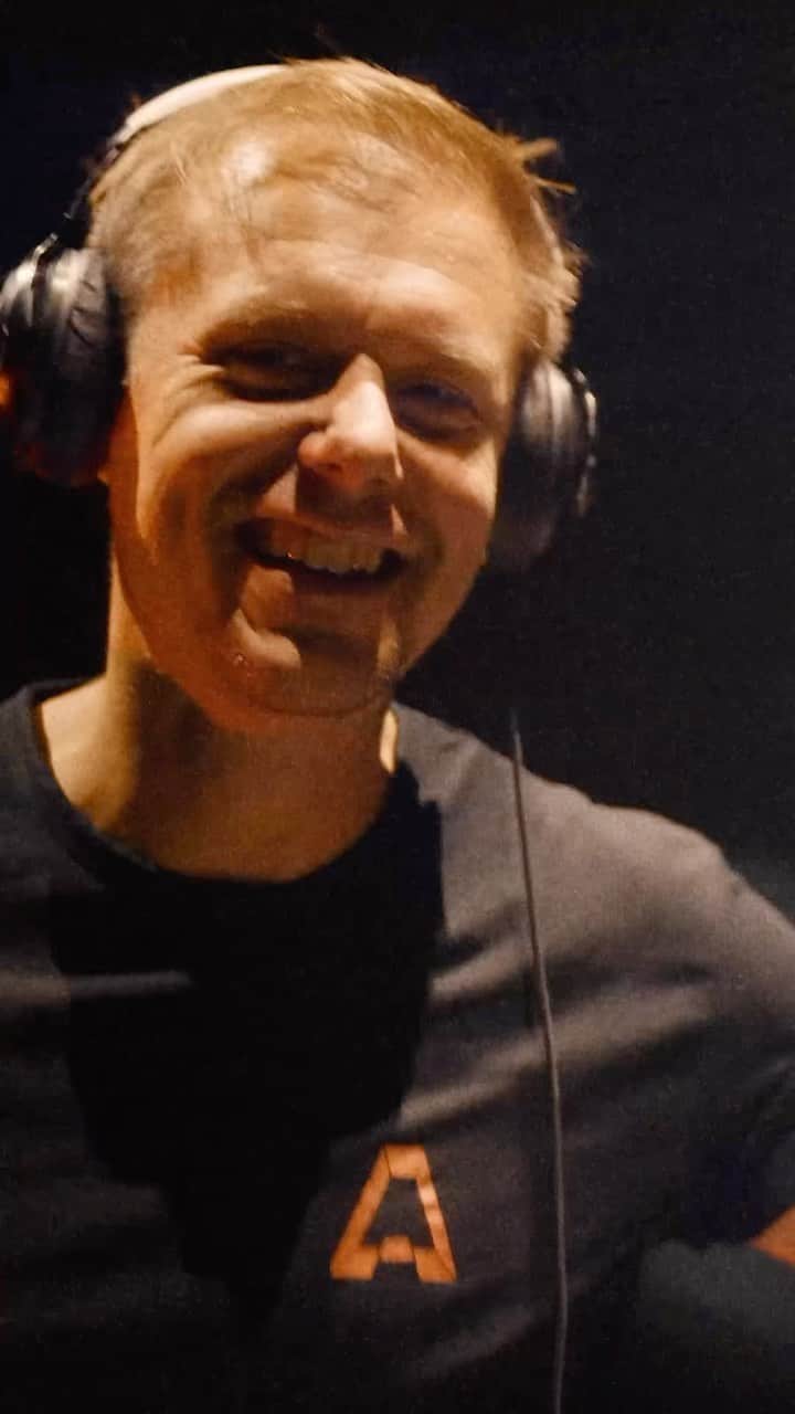 Armin Van Buurenのインスタグラム：「It’s been exactly a week since the release of ‘Feel Again’! What’s your favorite tune of the album? Let me know 🔥#feelagain」