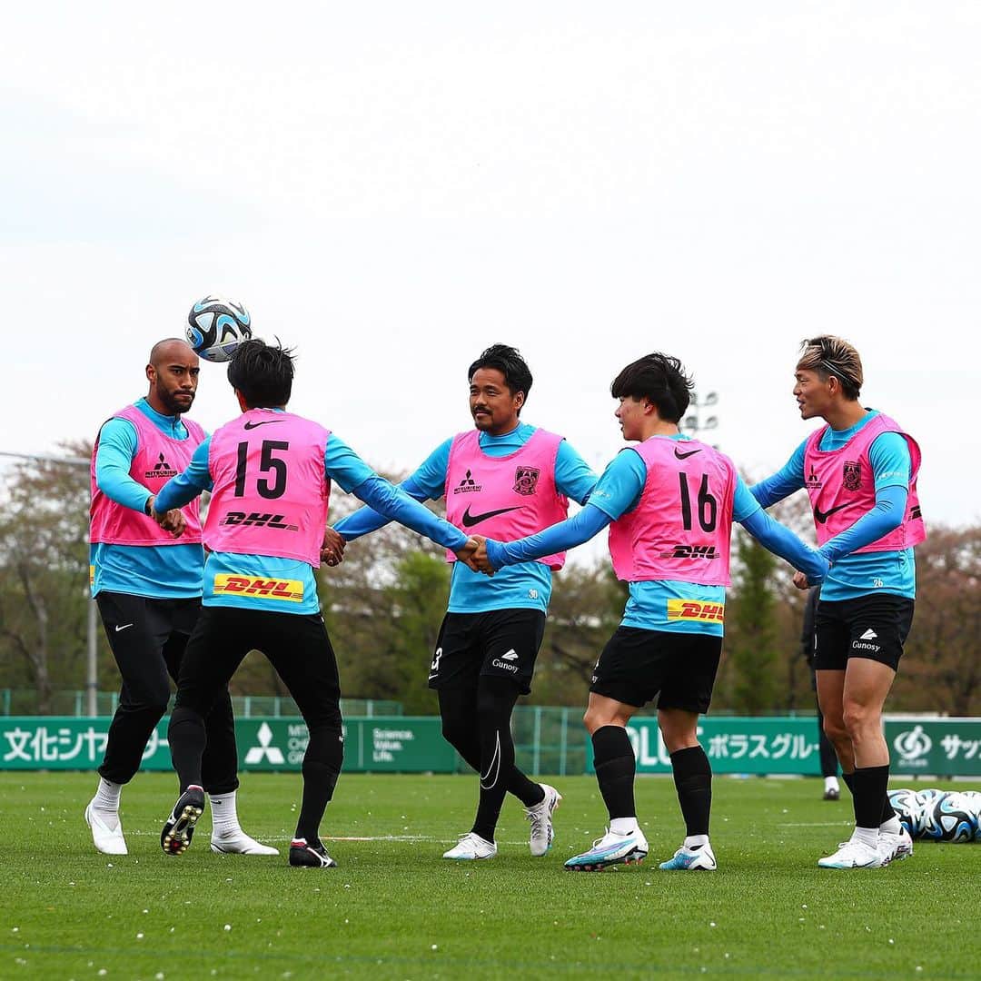 のインスタグラム：「4.7 TRAINING | 📷 名古屋戦まで、あと2日。  次戦 明治安田生命J1リーグ 第7節 4.9(日) vs 名古屋グランパス 豊田スタジアム・15時キックオフ  𝑵𝑬𝑿𝑻 𝑴𝑨𝑻𝑪𝑯 Meiji Yasuda J1 League 7th sec 4.9(Sun) vs Nagoya Grampus Toyota Stadium 15:00KO  #ホセカンテ #岩尾憲 #興梠慎三 #早川隼平 #荻原拓也 #ブライアンリンセン #平野佑一 #犬飼智也 #大久保智明 #伊藤敦樹 #馬渡和彰 #小泉佳穂 #マリウスホイブラーテン #柴戸海 #酒井宏樹 #明本考浩 #松崎快 #安居海渡 #岩波拓也 #ダヴィドモーベルグ #アレクサンダーショルツ #urawareds #浦和レッズ #WeareREDS #Jリーグ #サッカー」
