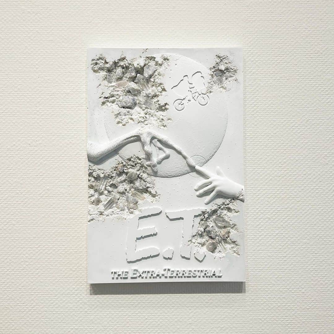 綾乃あゆみのインスタグラム：「📍TIME MIXED OKETA COLLECTION ｜スパイラルホール  いつも楽しみにしている桶田コレクションの展覧会  未来の渋谷、室町時代の土器、300年生きた盆栽、宇宙服 いつも、いま、現在の時間軸の私たちだけしか見れない景色ばかりですです  ぜひ  会期 : 4/8〜4/23 場所 : スパイラル　青山 料金 : 無料（なぜ）  #oketacollection #桶田コレクション #スパイラル #展覧会 #展覧会情報 #美術館 #アート #アート展示 #現代アート #artexhibition」