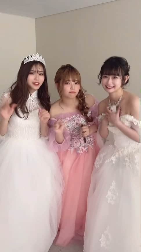 のインスタグラム：「.  • • • ✤ sweet16委員会 ✤ • • •   シンデレラフェスに出演しました  どのドレスが好きですか…♡  #sweete16委員会 #シンデレラフェス #dress #jk #reels  #fyp  #リール動画  #おすすめ @sweetsixteen.jp」