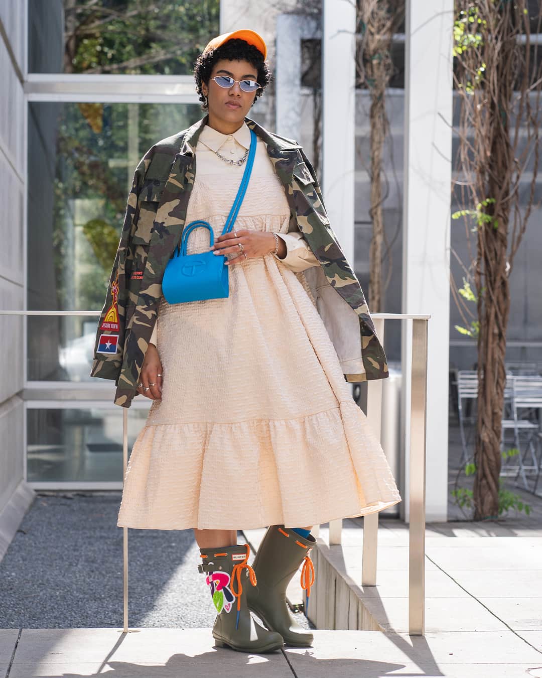 ハンターブーツのインスタグラム：「#HunterCreators artist @TheSamLao captured wearing her custom Hunter Original Short rain boots in Dallas, Texas.⁣ ⁣ A limited number of styles are still available via the link in bio.⁣ ⁣ #HunterBoots」