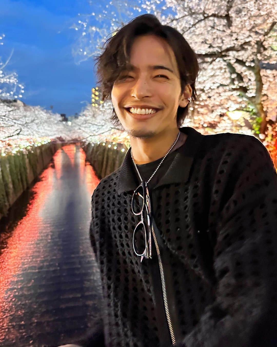 相馬理さんのインスタグラム写真 - (相馬理Instagram)「前行った夜桜の投稿🙃」4月7日 20時02分 - satoru.s1023