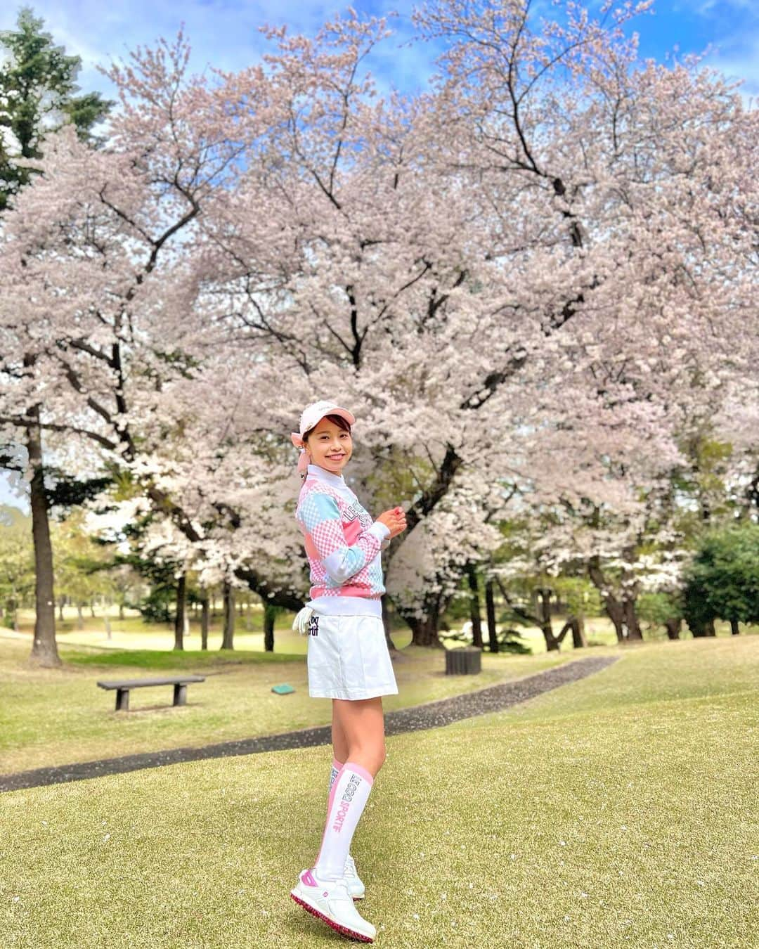 萩原菜乃花さんのインスタグラム写真 - (萩原菜乃花Instagram)「お花見できた🌸 相模原は桜がたくさんできれいだった〜！！  #お花見#桜#お花見ゴルフ#ラウンド#春ゴルフ#ゴルフ#相模原ゴルフクラブ#ゴルフ女子#ゴルフ男子#ゴルフウェア#ゴルフコーデ#ピンクコーデ」4月7日 20時15分 - nanoka_hagiwara