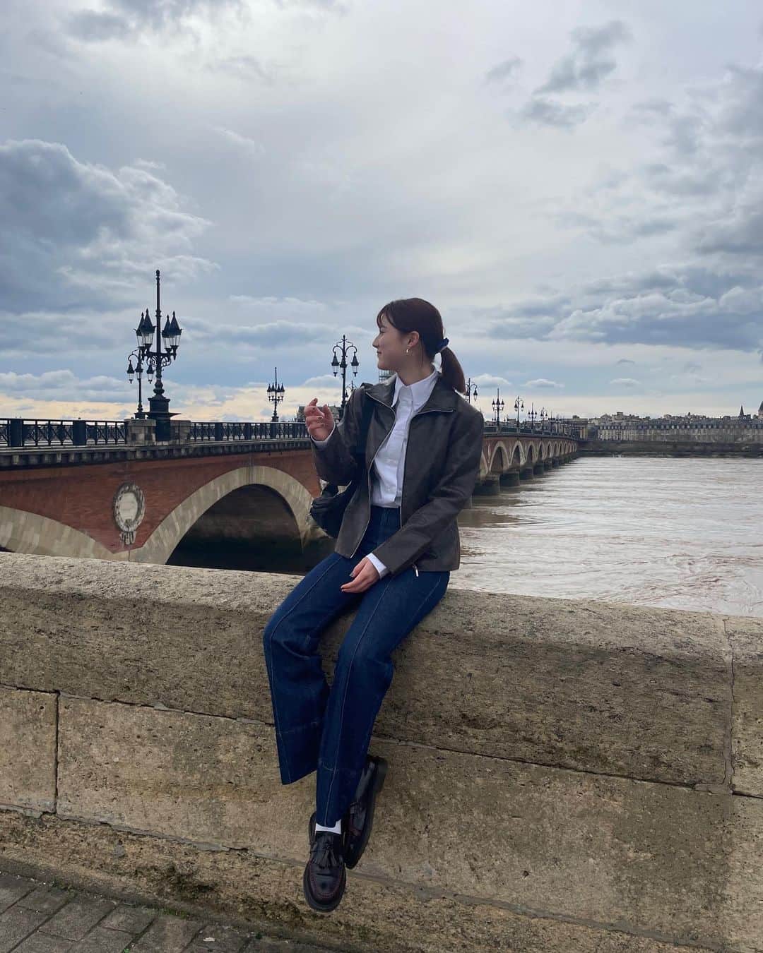 藤本林花美愛さんのインスタグラム写真 - (藤本林花美愛Instagram)「🇫🇷🤍  イギリスのヴィンテージショップで見つけたジャケットお気に入り🐍」4月7日 20時07分 - lily_1001_official
