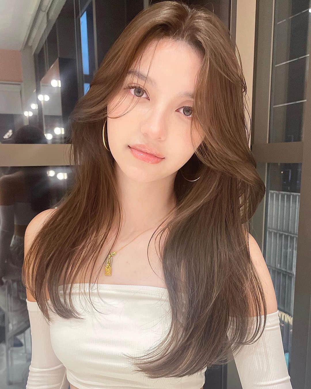 原涼香のインスタグラム：「🆕🤍🤍 イルミナカラーの新色がちょー可愛い❤️ オレンジ味も抑えつつ透明感たっぷりの ㅤㅤㅤㅤㅤㅤㅤㅤㅤㅤ柔らかいベージュカラー♡ どんな方にも馴染みやすい色味なので 既にオーダー殺到してます✨ ㅤㅤㅤㅤㅤㅤㅤㅤㅤㅤㅤㅤㅤ是非トライしてみてください💖💖 ㅤㅤㅤㅤㅤㅤㅤㅤㅤㅤㅤㅤㅤㅤㅤㅤㅤㅤㅤㅤㅤㅤㅤㅤㅤㅤ @wellapro_japan    #ウエラ #イルミナカラー #イルミナカラーマリーン #イルミナカラービーチ #イルミナカラーサンセット」