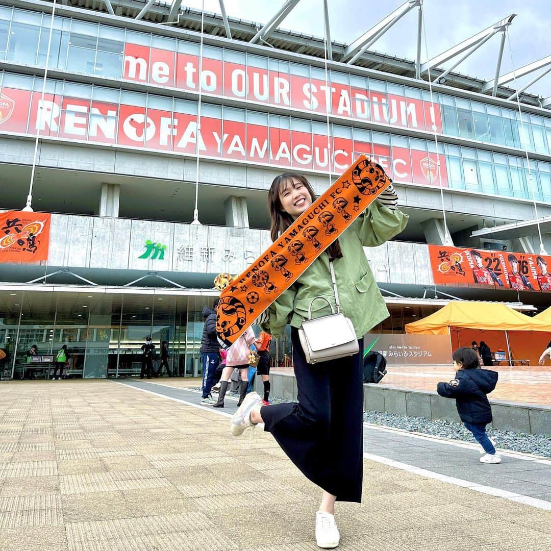 田中みかんさんのインスタグラム写真 - (田中みかんInstagram)「人生初！サッカー観戦⚽️ 山口県民なので、レノファ山口応援することにしました🧡 サッカーについて知識あんま無いから、最初の入り口は推しを作ることから始めたよ😅 人生初観戦してみた結果、 私の推しは生駒仁くんです🫰🏻❕ @ikomajin    #レノファ山口  #サッカー観戦  #サッカー  #レノ丸」4月7日 20時18分 - mikan__tanaka