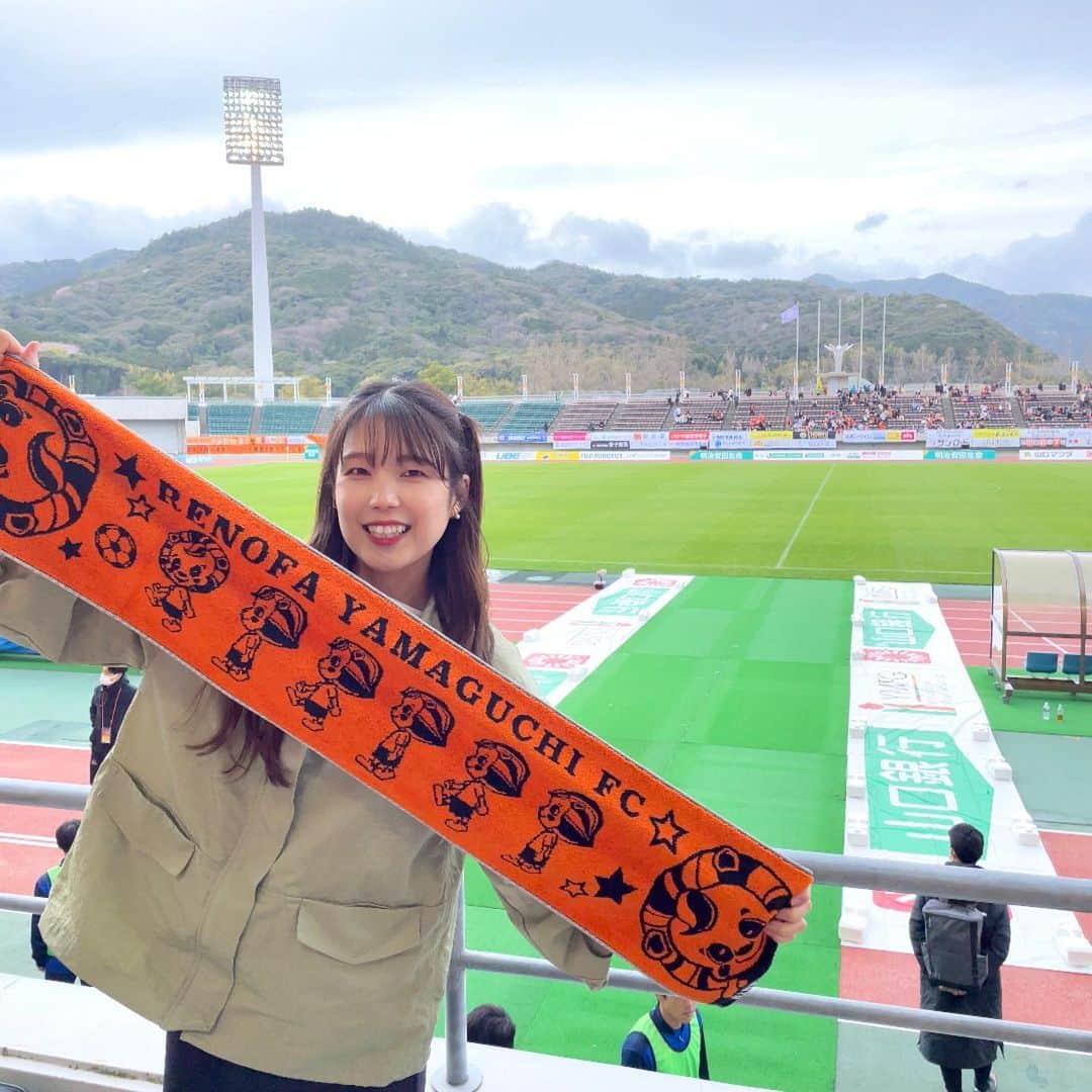 田中みかんのインスタグラム：「人生初！サッカー観戦⚽️ 山口県民なので、レノファ山口応援することにしました🧡 サッカーについて知識あんま無いから、最初の入り口は推しを作ることから始めたよ😅 人生初観戦してみた結果、 私の推しは生駒仁くんです🫰🏻❕ @ikomajin    #レノファ山口  #サッカー観戦  #サッカー  #レノ丸」
