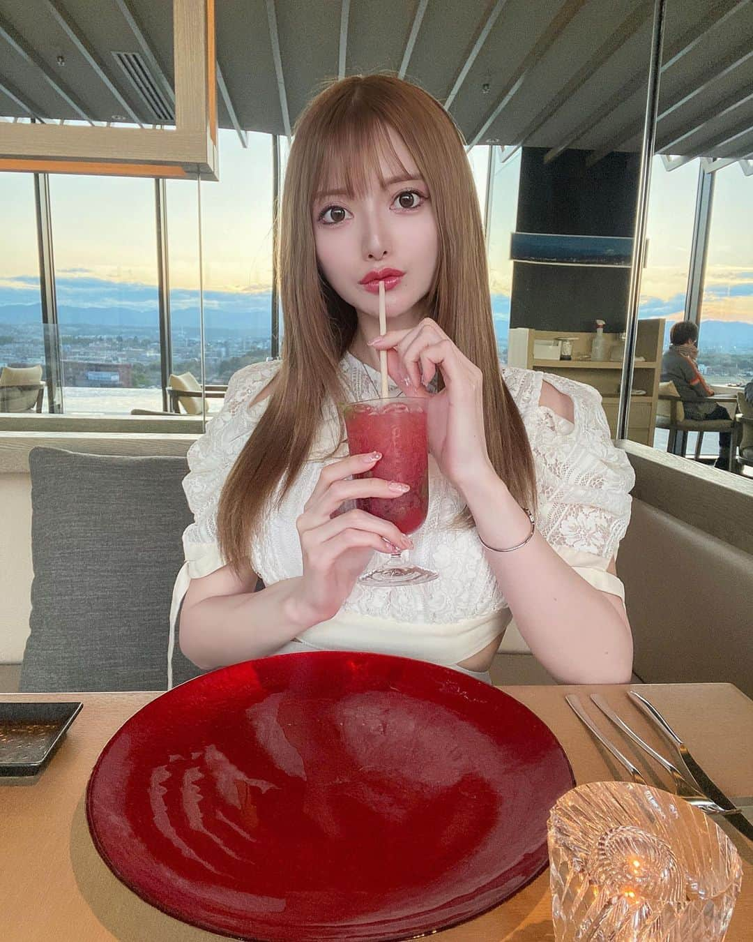 りのにゃんさんのインスタグラム写真 - (りのにゃんInstagram)「ﾟ+.*ʚ♡ɞ*.+ﾟ ⁡ ⁡ ⁡📍Sorano Hotel ⁡ ⁡  ジュースじゃないよ🍸 ⁡ ⁡  お酒もいちごが好きです🍓♥️ ⁡ ⁡ ⁡ ⁡ ⁡ #Tokyo#歌舞伎町#六本木#キャバクラ#BAR#ホスト #soranohotel #ソラノホテル#soranospa#ホテルスパ #インフィニティプール#温水プール#ホテルプール #ルーフトップバー#snidel#彼女とデートなうに使っていいよ  ⁡ ⁡ ⁡ ⁡」4月7日 20時21分 - rino.nyan.nyan