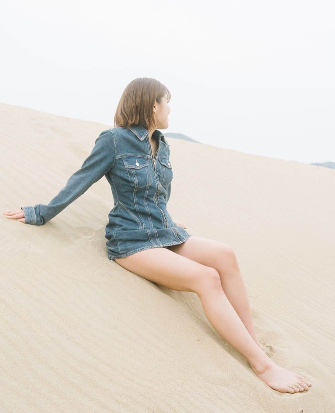 ほなみのインスタグラム：「. 生活の癖がでるところNO1！は 脚のラインだな〜と。  なので足指と歩き方、立ち方 動き方には細かくお伝えしている 自信ありです！笑 （いつも皆様地味きついでも効く！を 楽しんで下さりありがとうございます🥺）  人それぞれ違って 今のままでもステキなのですが 皆様の理想の足の形、細さは 叶えたい一心です♡  正しく動かすことに意味がある。 せっかく、頑張ってるのに 努力が無駄になるのって悲しいから🍃  わたし的には太ももは 少し大きい方が好き♡それも好みだね☺︎ 大切なお客様のために 更に学んで私も磨くぞ〜💎  ※しっかり下履いてます🙋‍♀️  #福岡美脚トレーナー #糸島健康大使 #福岡パーソナルトレーニング#福岡パーソナルトレーナー#福岡女性トレーナー#福岡パーソナルジム#赤坂パーソナルトレーニング#糸島パーソナルトレーナー#ダイエット#ヒップアップ#痩せたい #脚やせマッサージ #脚やせダイエット#diet#workout#fitness#fitnessmodel#hipup#training #diet #hipup」