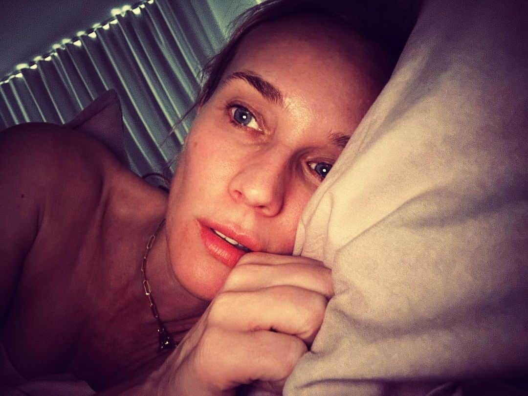 ダイアン・クルーガーのインスタグラム：「No filming today, kid is in school, husband away…afternoon nap here I come 🌈 Feels like Easter came early 🐰🐇」