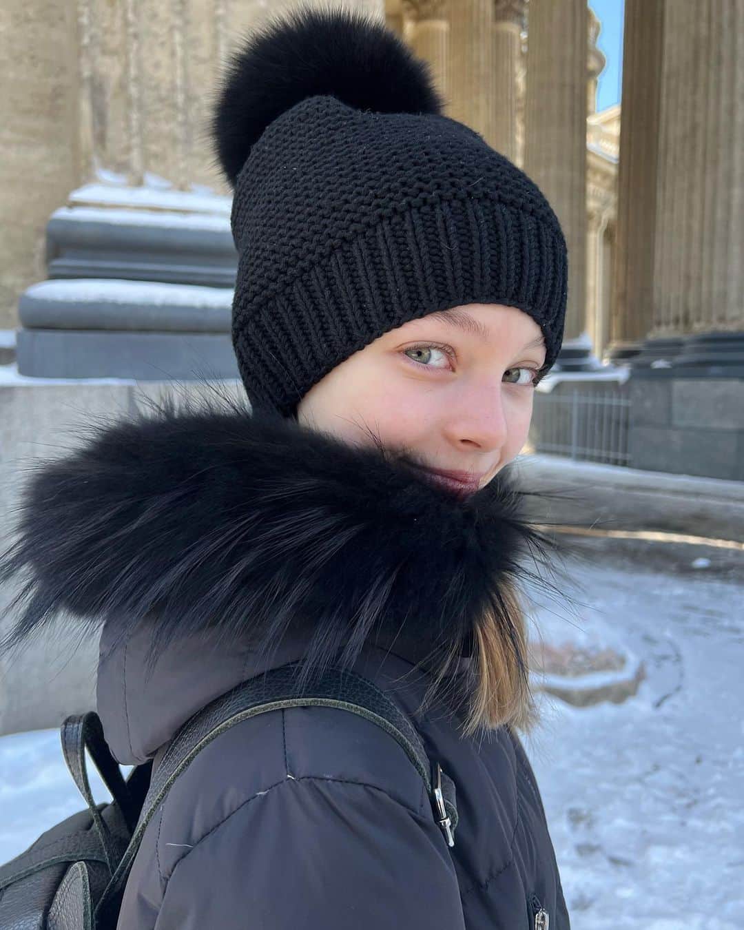 アンナ・ヴァワガのインスタグラム：「❄️ Комбинезон @kenguru_spb  Шапочка @katerina_loskutova_  Рюкзак @pipurules」