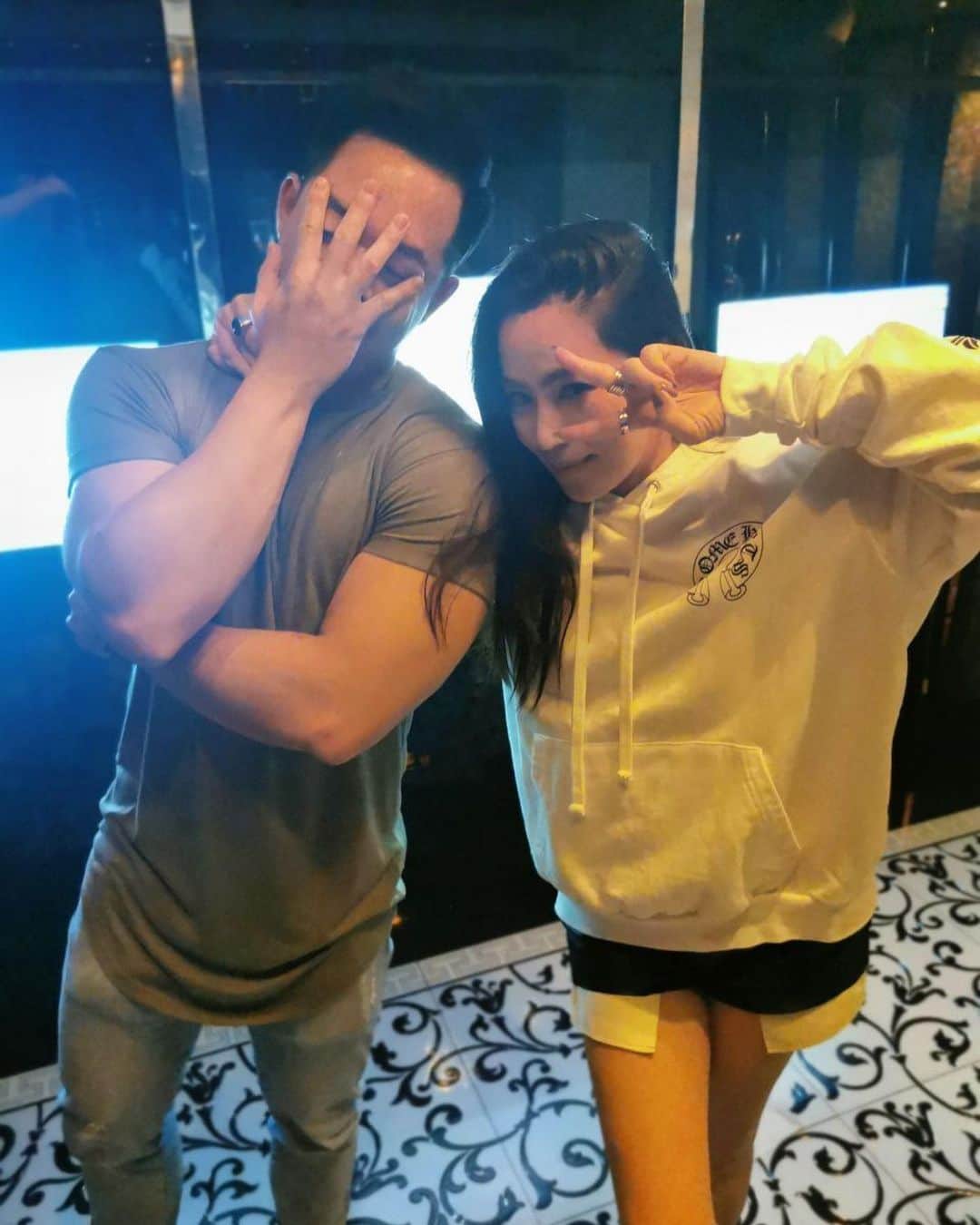 ヒューバートのインスタグラム：「She’s annoying 90% of the time, but the 10% is still doable I guess?  #worstbestsisterintheworld」