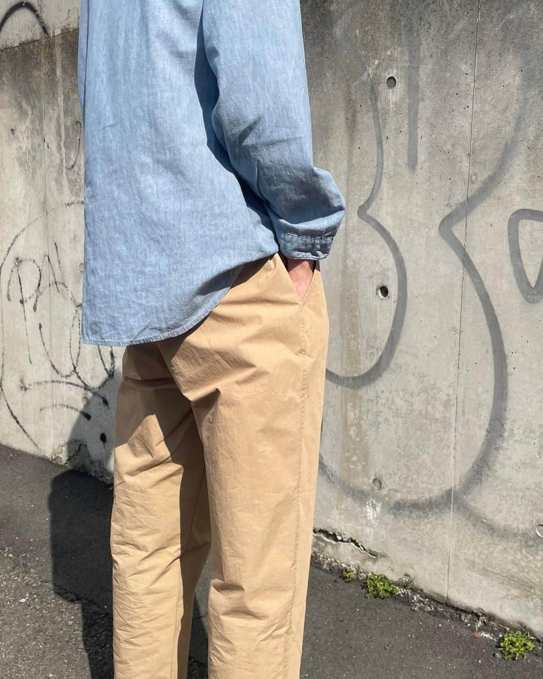 ジョンブルさんのインスタグラム写真 - (ジョンブルInstagram)「⁡ 【STAFF FAVE PANTS SNAP vol.1】 JOHNBULL PANTS FAIR ⁡ JOHNBULL直営店舗・オンラインストアにて、4/1(土)～5/7(日)の期間、【JOHNBULL PANTS FAIR】を開催致します。期間中、パンツを含むお買い上げでJohnbullMEMBERSHIPポイントを通常の2倍付与致します。 ⁡ そこで、これから入荷する最新作を含むオススメのパンツをショップスタッフが着用してご紹介いたします。 ⁡ その他にも素材・カラー・シルエットなど、豊富なバリエーションでご用意しておりますので、この機会にぜひお気に入りの1本を見つけてください。 ⁡ ■特集ページはこちら https://www.privatelabo.jp/contents/feature/?p=1571116 ⁡ #johnbull #johnbullprivatelabo #johnbullmens #johnbullwomens #coordinate #pantsfair #2023ss #2023springsummer #ジョンブル #ジョンブルプライベートラボ #ジョンブルメンズ #ジョンブルウィメンズ #パンツフェア #コーディネート #デニム #ジーンズ #スタッフスナップ #2023年夏LOOK公開 #2023年春夏新作紹介 #2023年春夏新作 ⁡ @johnbull_private_labo  @johnbull_private_labo_mens  @johnbull_private_labo_womens」4月7日 21時25分 - johnbull_private_labo