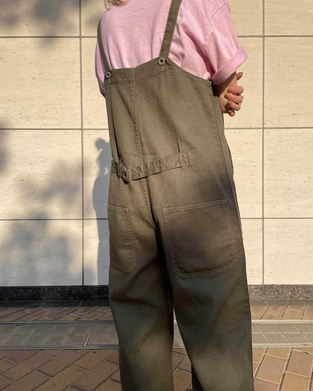 ジョンブルさんのインスタグラム写真 - (ジョンブルInstagram)「⁡ 【STAFF FAVE PANTS SNAP vol.1】 JOHNBULL PANTS FAIR ⁡ JOHNBULL直営店舗・オンラインストアにて、4/1(土)～5/7(日)の期間、【JOHNBULL PANTS FAIR】を開催致します。期間中、パンツを含むお買い上げでJohnbullMEMBERSHIPポイントを通常の2倍付与致します。 ⁡ そこで、これから入荷する最新作を含むオススメのパンツをショップスタッフが着用してご紹介いたします。 ⁡ その他にも素材・カラー・シルエットなど、豊富なバリエーションでご用意しておりますので、この機会にぜひお気に入りの1本を見つけてください。 ⁡ ■特集ページはこちら https://www.privatelabo.jp/contents/feature/?p=1571116 ⁡ #johnbull #johnbullprivatelabo #johnbullmens #johnbullwomens #coordinate #pantsfair #2023ss #2023springsummer #ジョンブル #ジョンブルプライベートラボ #ジョンブルメンズ #ジョンブルウィメンズ #パンツフェア #コーディネート #デニム #ジーンズ #スタッフスナップ #2023年夏LOOK公開 #2023年春夏新作紹介 #2023年春夏新作 ⁡ @johnbull_private_labo  @johnbull_private_labo_mens  @johnbull_private_labo_womens」4月7日 21時25分 - johnbull_private_labo