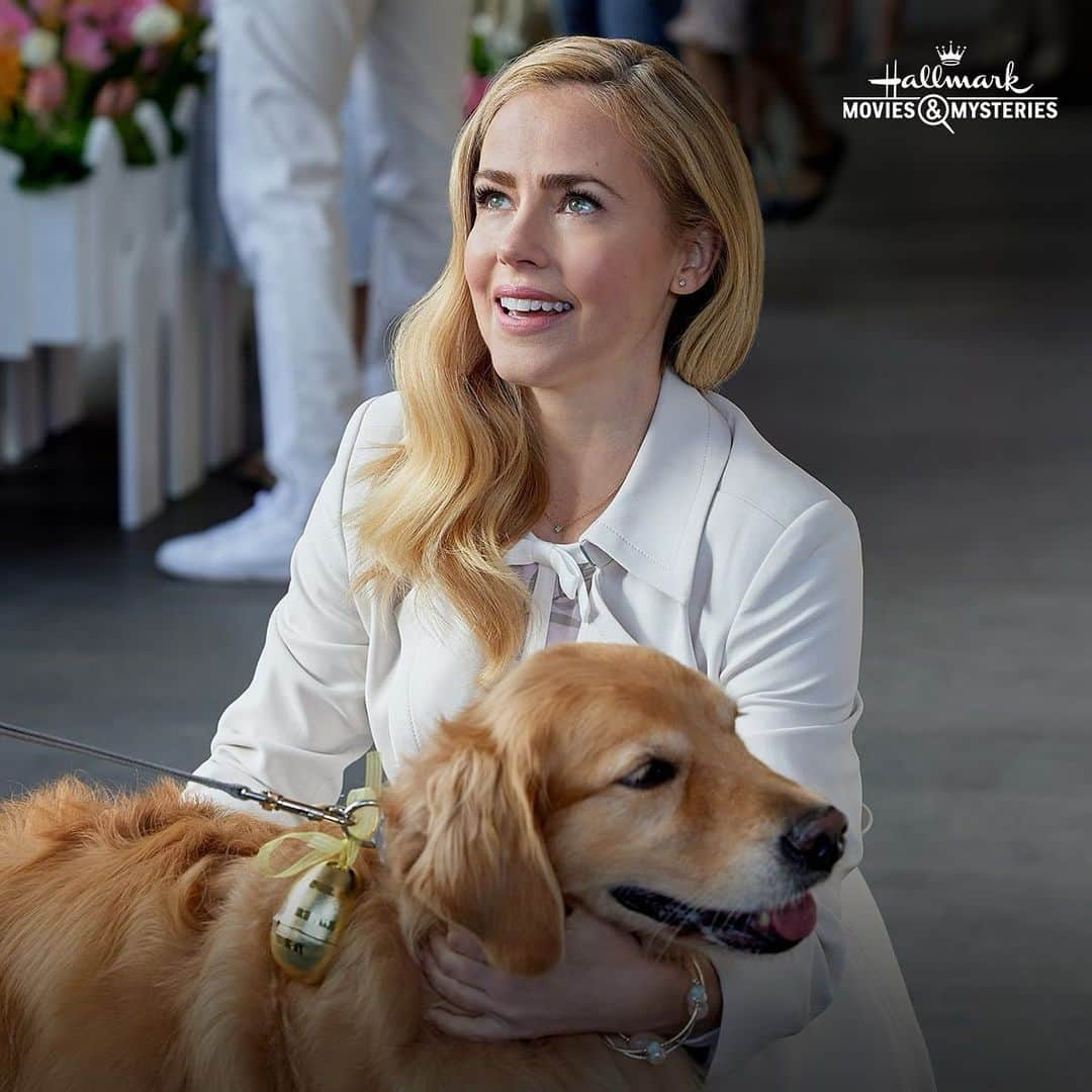 アマンダ・シュルのインスタグラム：「Do you like dogs, hope and faith? Well, have I got Sunday night plans for you! #TheBlessingBracelet premieres this weekend: Sun April 9 at 7/6c on @hallmarkmovie」